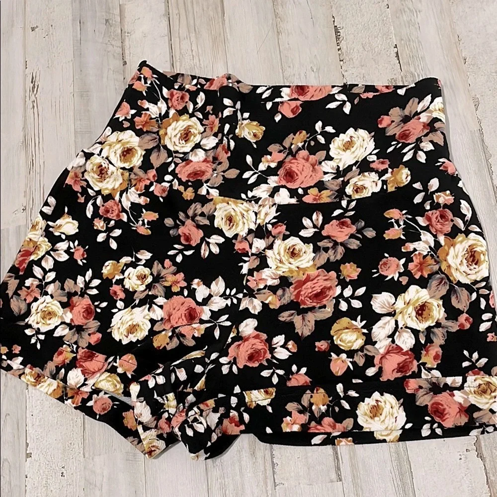 Vamp Floral High‎ Waisted Shorts